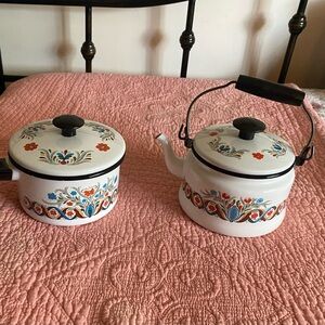Vintage Dutch enamel wear. Kettle and sauce pan w/ lids
